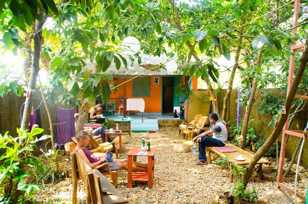 Bricks And Bamboo Hostel Anjuna Exterior foto