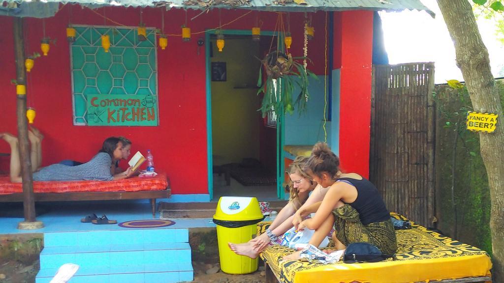 Bricks And Bamboo Hostel Anjuna Exterior foto